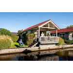 Mooi 4 persoons chalet direct aan het water gelegen op recreatiepark Tusken de Marren