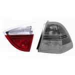 Achterlicht links binnen stationwagon