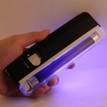 Handheld Blacklight UV Lamp & LED-zaklamp Controleer of verborgen Security functies op bankbiljetten en Passport(Black)