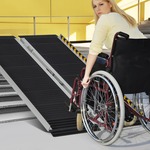 Rolstoelhelling Klaphelling Draagbaar en Antislip Oprijplaat Aluminium Drempelhelling voor Rolstoel Trappen Deuren (91 x 74 cm)