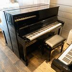 Yamaha SU118 C PE messing piano (zwart hoogglans)