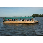 Luxe fluisterboot varen in Giethoorn