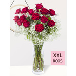 Drie witte rozen inclusief glasvaas en Lindt hart