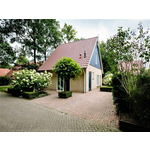 Bosrijk gelegen 4 persoons vakantiehuis met prachtige tuin en heerlijke serre, in Norg