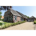 Bosrijke 6 tot 12 persoons vakantiewoning met geitjes en speeltoestel in Koekange