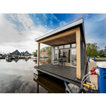 Unieke 4 persoons House boat in de jachthaven van Warns