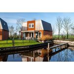 Modern 10- persoons vakantiehuis op een familiepark met zwemvijver in Sint-Nicolaasga